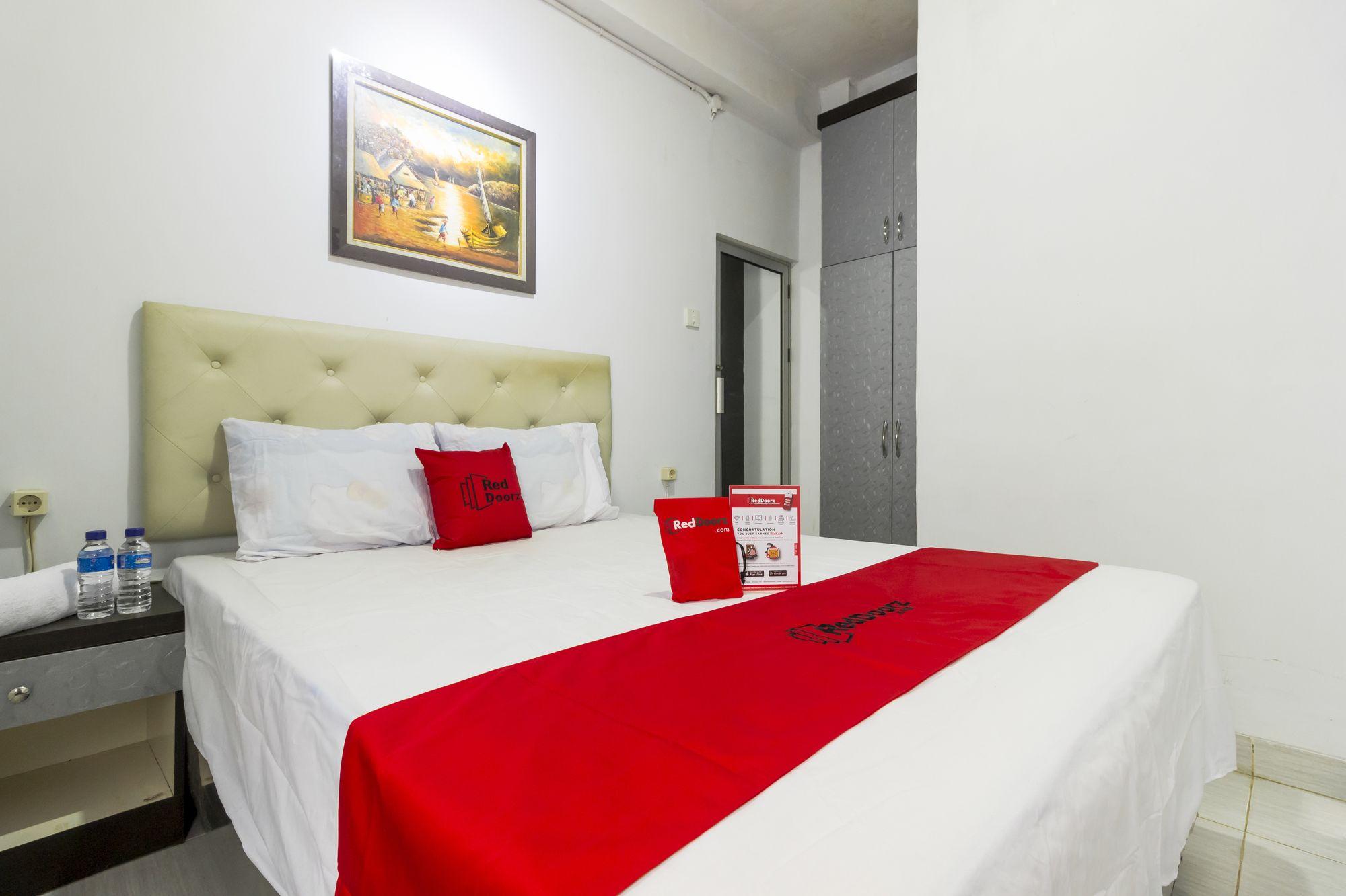 Hotel Reddoorz Near Gajah Mada Plaza 2 Dżakarta Zewnętrze zdjęcie