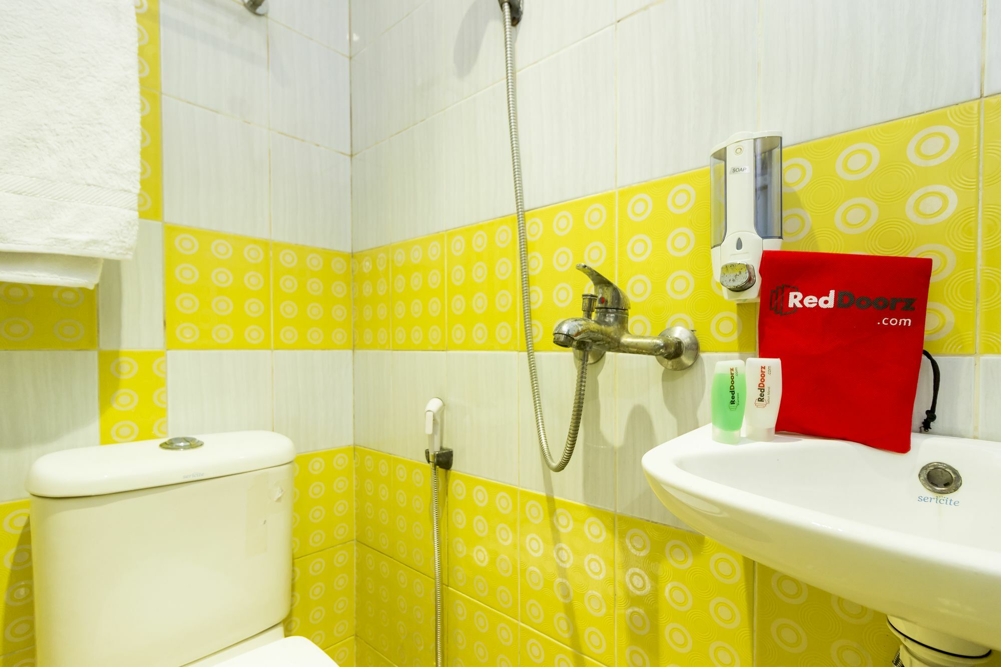Hotel Reddoorz Near Gajah Mada Plaza 2 Dżakarta Zewnętrze zdjęcie