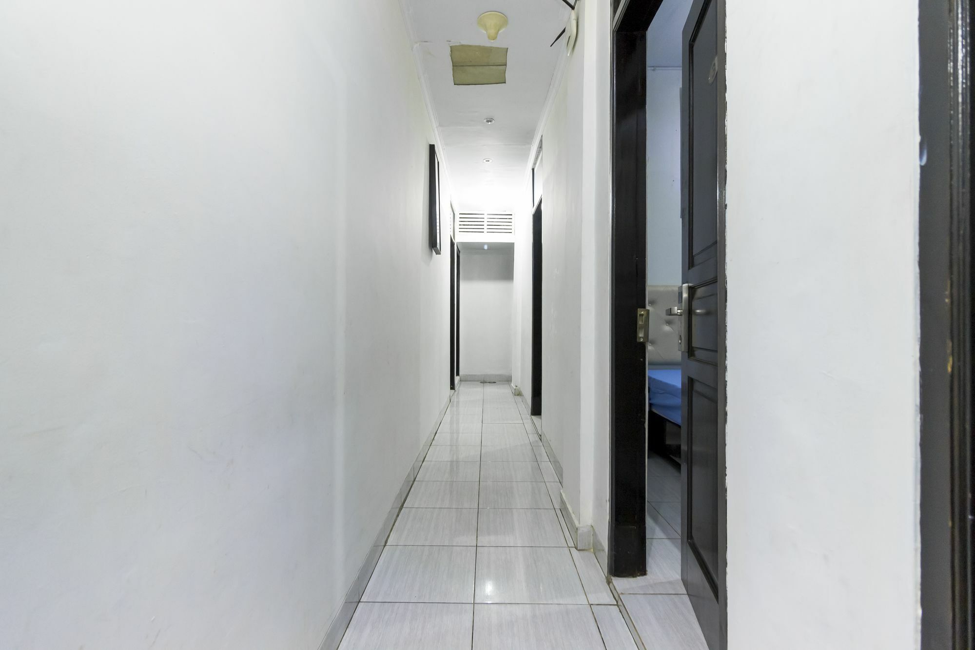 Hotel Reddoorz Near Gajah Mada Plaza 2 Dżakarta Zewnętrze zdjęcie