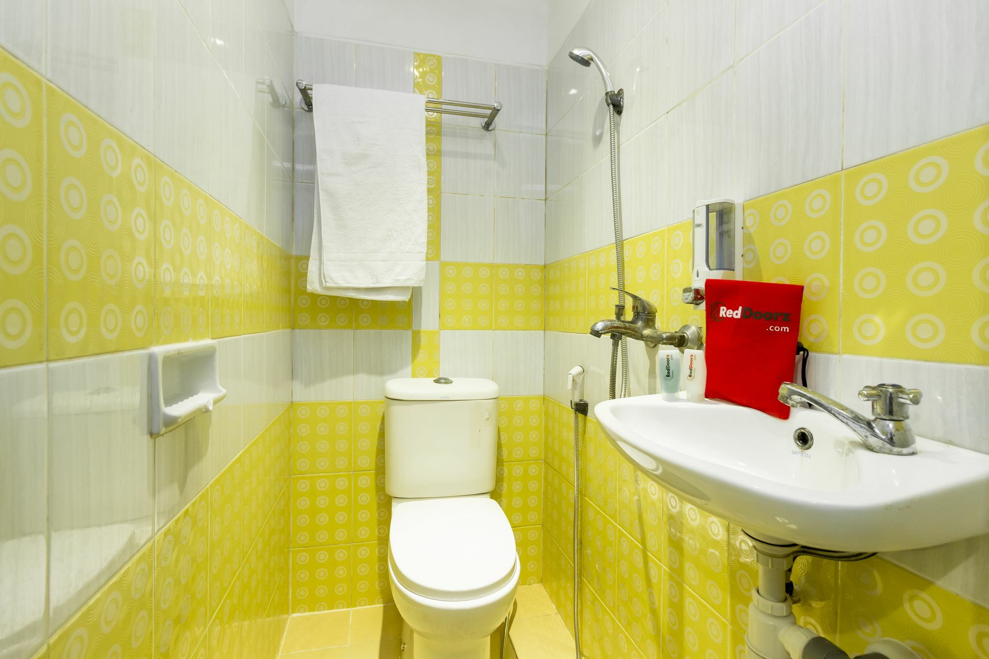 Hotel Reddoorz Near Gajah Mada Plaza 2 Dżakarta Zewnętrze zdjęcie